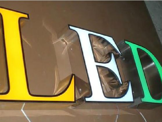 米易介绍LED招牌的基础知识。
